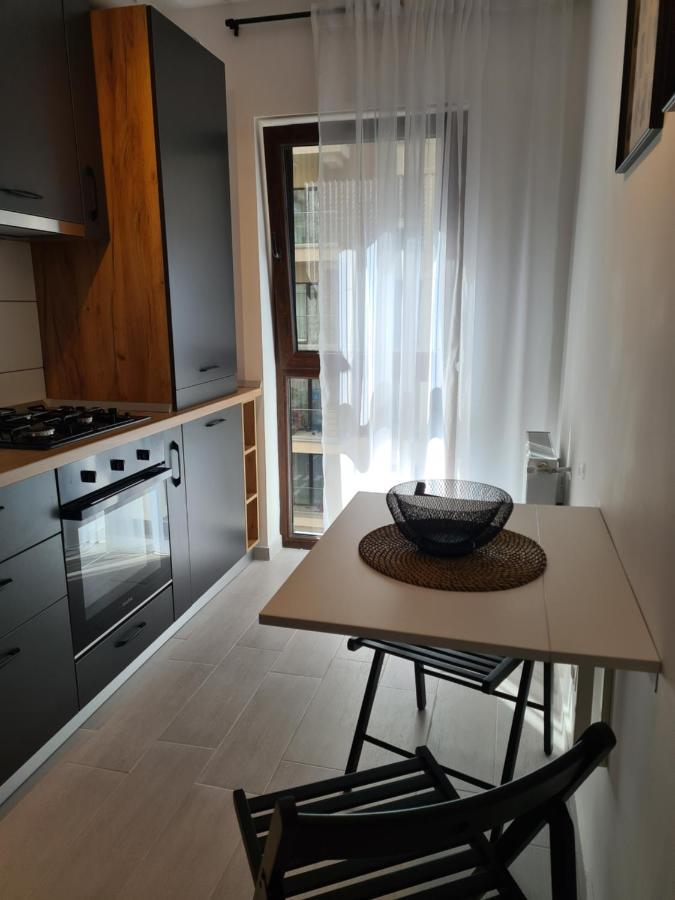 Moghioros Park Residence Dum3 Bukares Bagian luar foto