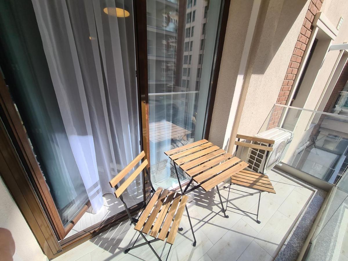 Moghioros Park Residence Dum3 Bukares Bagian luar foto